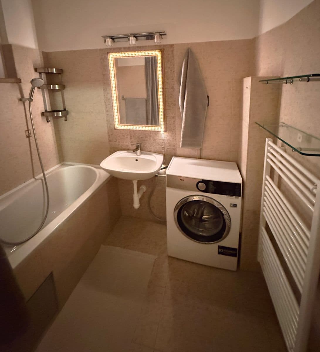 Prenájom bytu 1-izbový 37 m², Na Maninách, Praha, Praha Prenájom bytu 1-izbový 37 m², Na Maninách, Praha, Praha