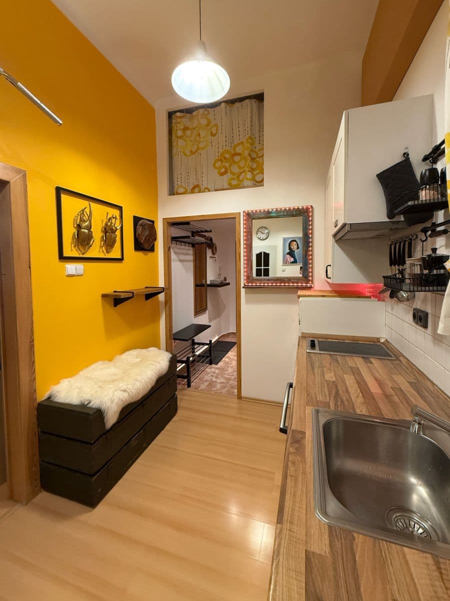 Prenájom bytu 1-izbový 37 m², Na Maninách, Praha, Praha Prenájom bytu 1-izbový 37 m², Na Maninách, Praha, Praha