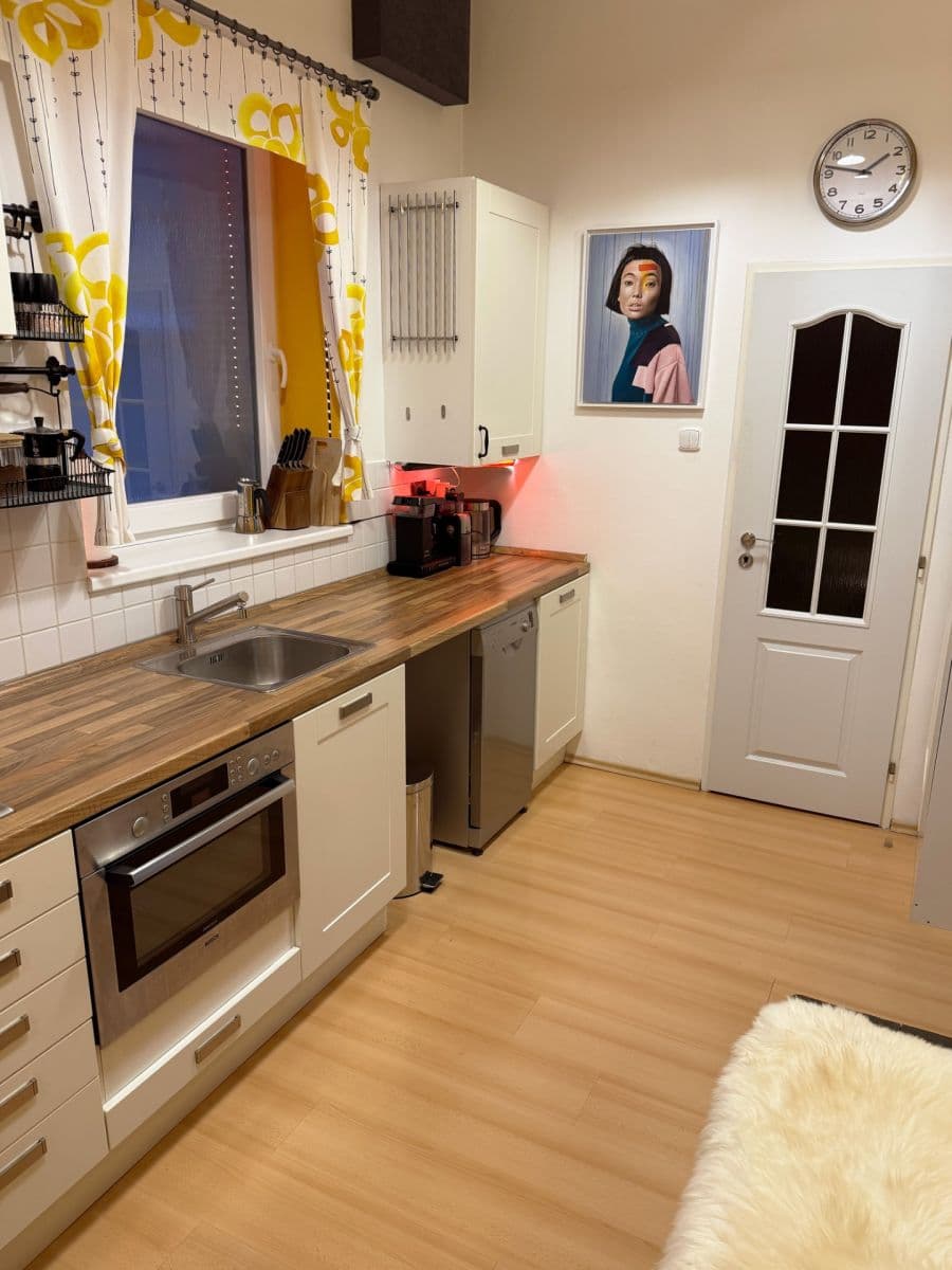 Prenájom bytu 1-izbový 37 m², Na Maninách, Praha, Praha Prenájom bytu 1-izbový 37 m², Na Maninách, Praha, Praha