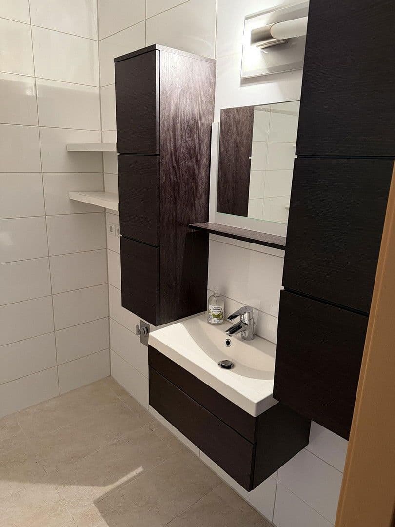 Prenájom bytu 1-izbový 45 m², Eierstr. X, Stuttgart, Bádensko-Wurttembersko Prenájom bytu 1-izbový 45 m², Eierstr. X, Stuttgart, Bádensko-Wurttembersko