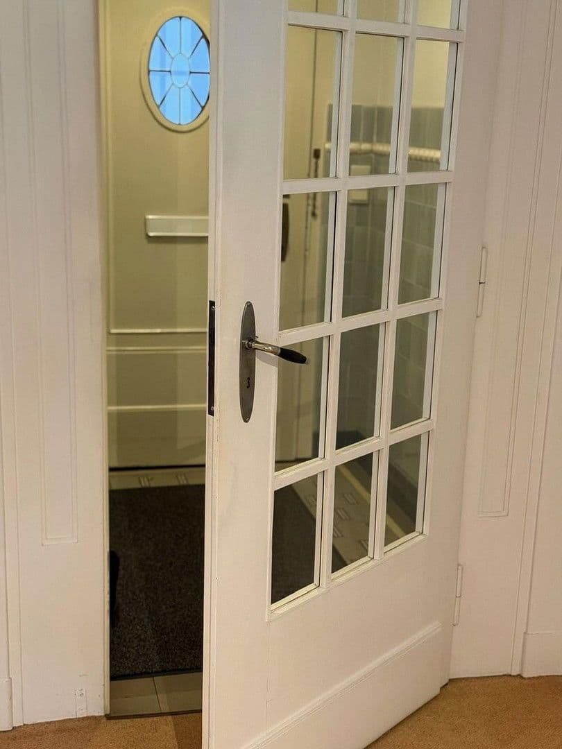 Prenájom bytu 7-izbový 220 m², Oldenburg (Oldenburg), Dolné Sasko Prenájom bytu 7-izbový 220 m², Oldenburg (Oldenburg), Dolné Sasko