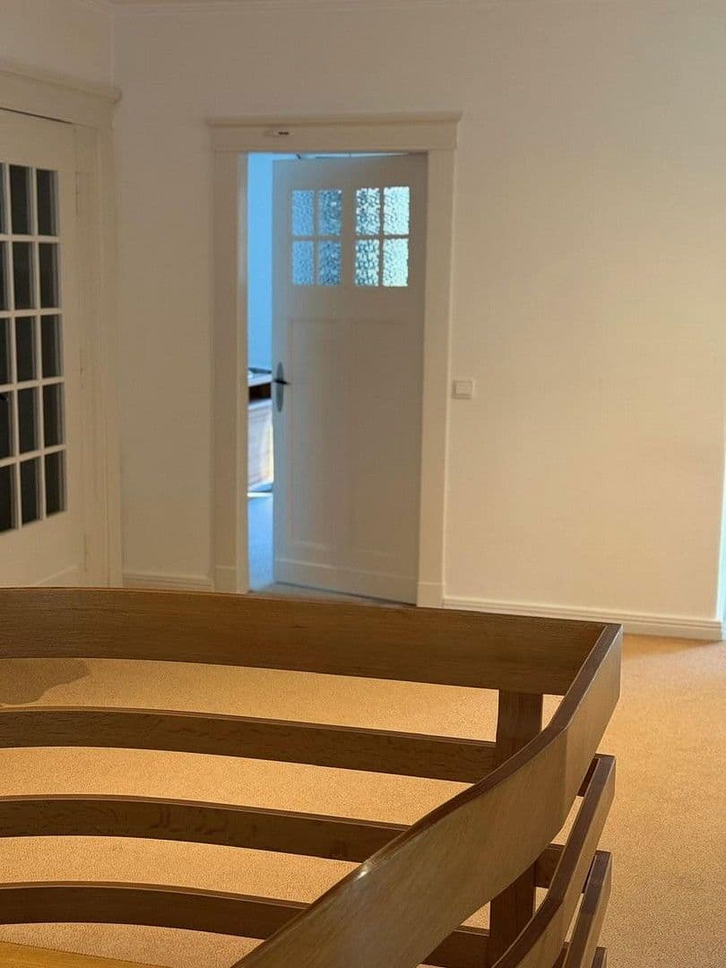 Prenájom bytu 7-izbový 220 m², Oldenburg (Oldenburg), Dolné Sasko Prenájom bytu 7-izbový 220 m², Oldenburg (Oldenburg), Dolné Sasko