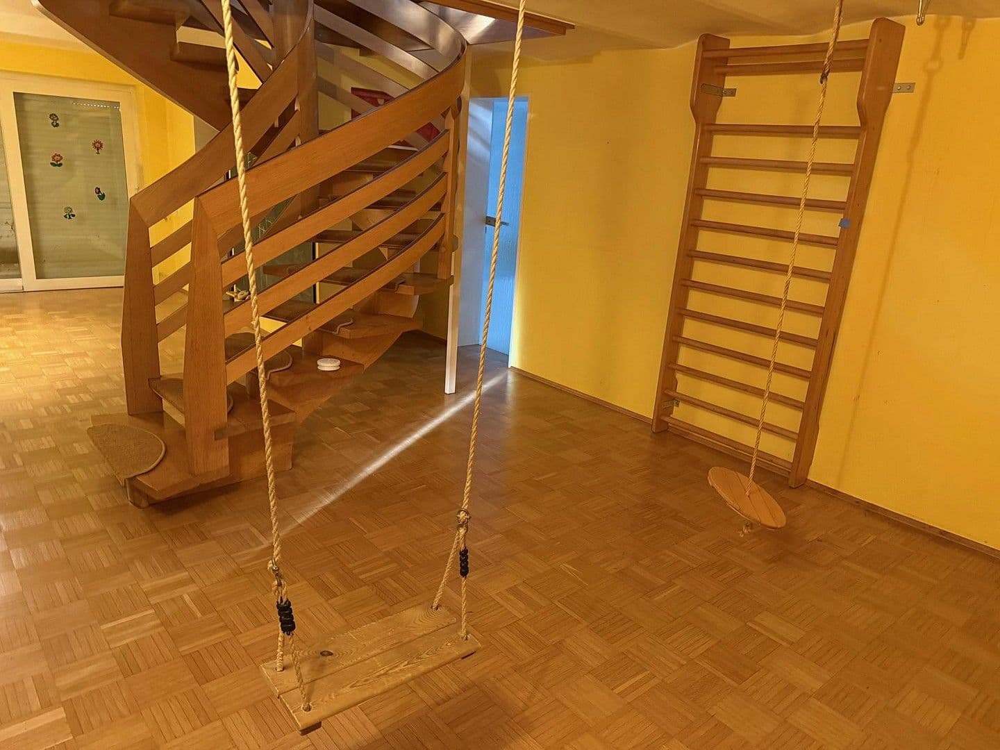 Prenájom bytu 7-izbový 220 m², Oldenburg (Oldenburg), Dolné Sasko Prenájom bytu 7-izbový 220 m², Oldenburg (Oldenburg), Dolné Sasko