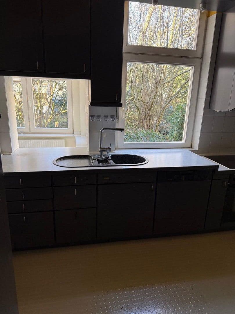 Prenájom bytu 7-izbový 220 m², Oldenburg (Oldenburg), Dolné Sasko Prenájom bytu 7-izbový 220 m², Oldenburg (Oldenburg), Dolné Sasko