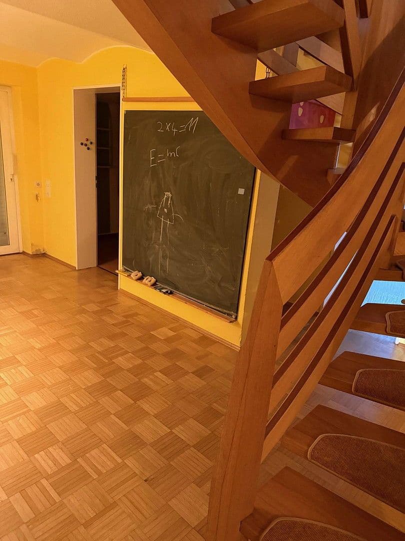 Prenájom bytu 7-izbový 220 m², Oldenburg (Oldenburg), Dolné Sasko Prenájom bytu 7-izbový 220 m², Oldenburg (Oldenburg), Dolné Sasko