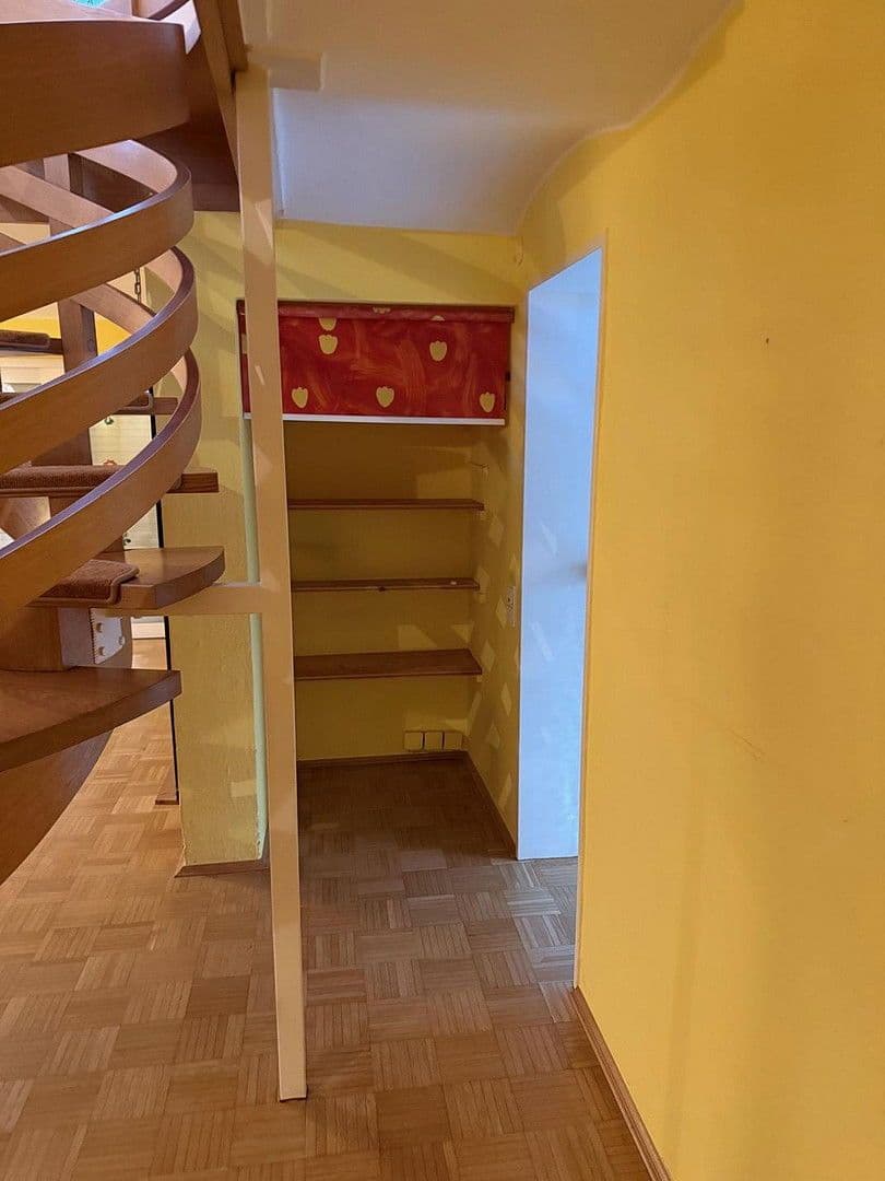 Prenájom bytu 7-izbový 220 m², Oldenburg (Oldenburg), Dolné Sasko Prenájom bytu 7-izbový 220 m², Oldenburg (Oldenburg), Dolné Sasko