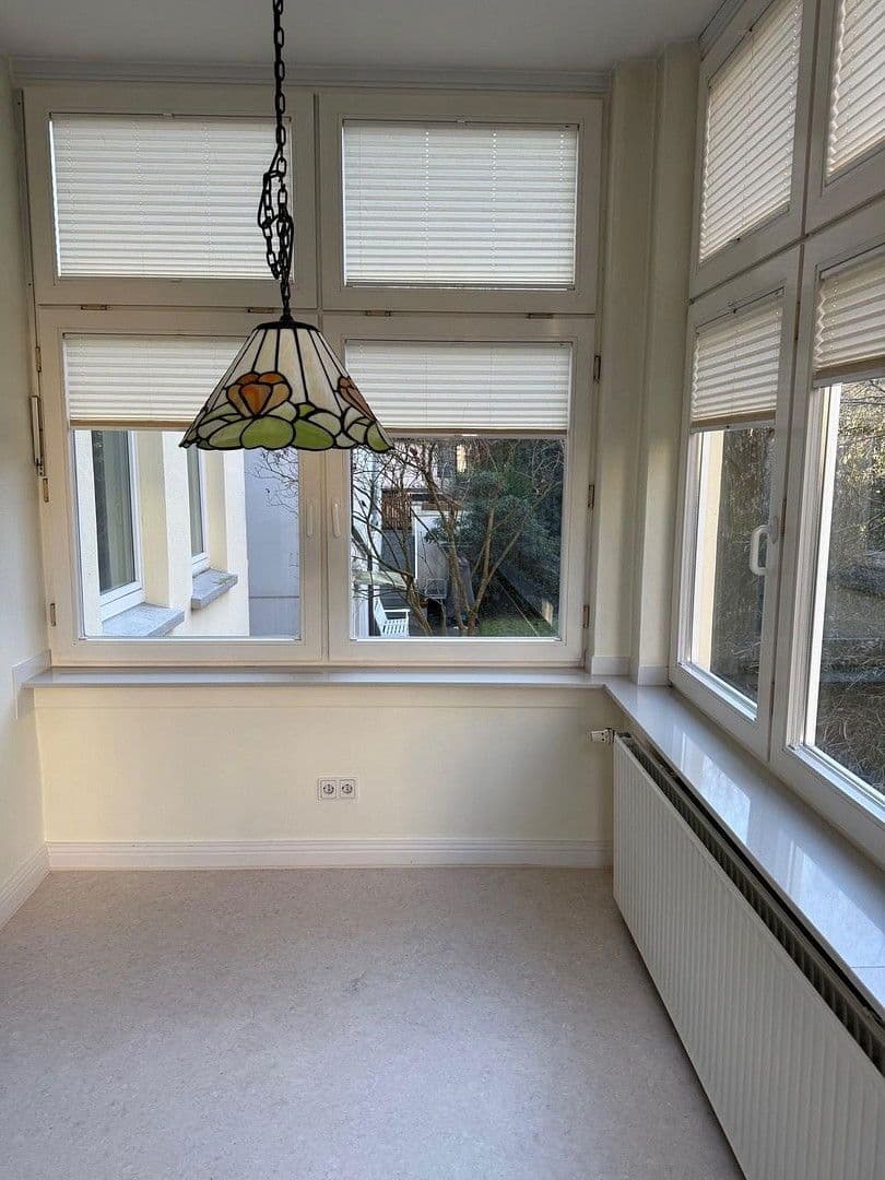 Prenájom bytu 7-izbový 220 m², Oldenburg (Oldenburg), Dolné Sasko Prenájom bytu 7-izbový 220 m², Oldenburg (Oldenburg), Dolné Sasko