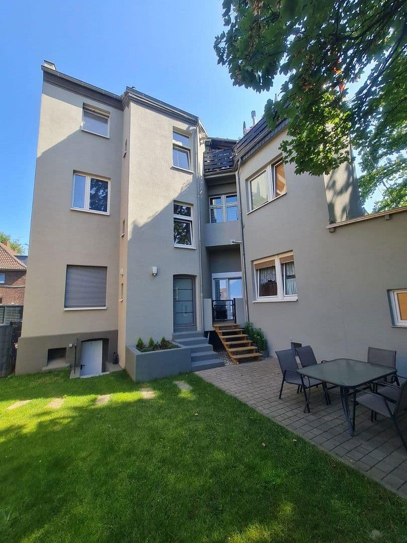 Predaj domu 285 m², pozemek 218 m², Oberhausen, Severné Porýnie - Westfálsko Predaj domu 285 m², pozemek 218 m², Oberhausen, Severné Porýnie - Westfálsko