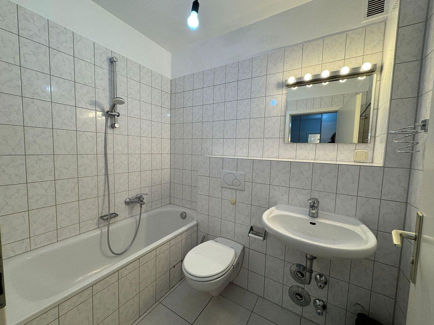 Prenájom bytu 1-izbový 39 m², Beethovenstraße 15, Frankfurt am Main, Hesensko Prenájom bytu 1-izbový 39 m², Beethovenstraße 15, Frankfurt am Main, Hesensko