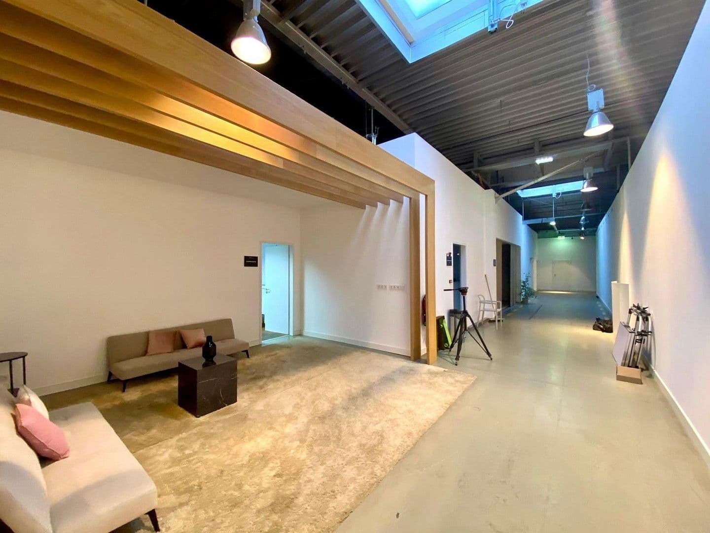 Prenájom nebytového priestoru 3.497 m², Ratingen, Severné Porýnie - Westfálsko Prenájom nebytového priestoru 3.497 m², Ratingen, Severné Porýnie - Westfálsko