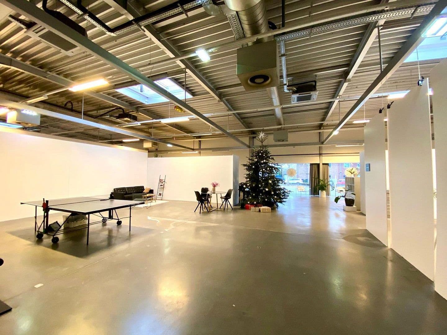 Prenájom nebytového priestoru 3.497 m², Ratingen, Severné Porýnie - Westfálsko Prenájom nebytového priestoru 3.497 m², Ratingen, Severné Porýnie - Westfálsko