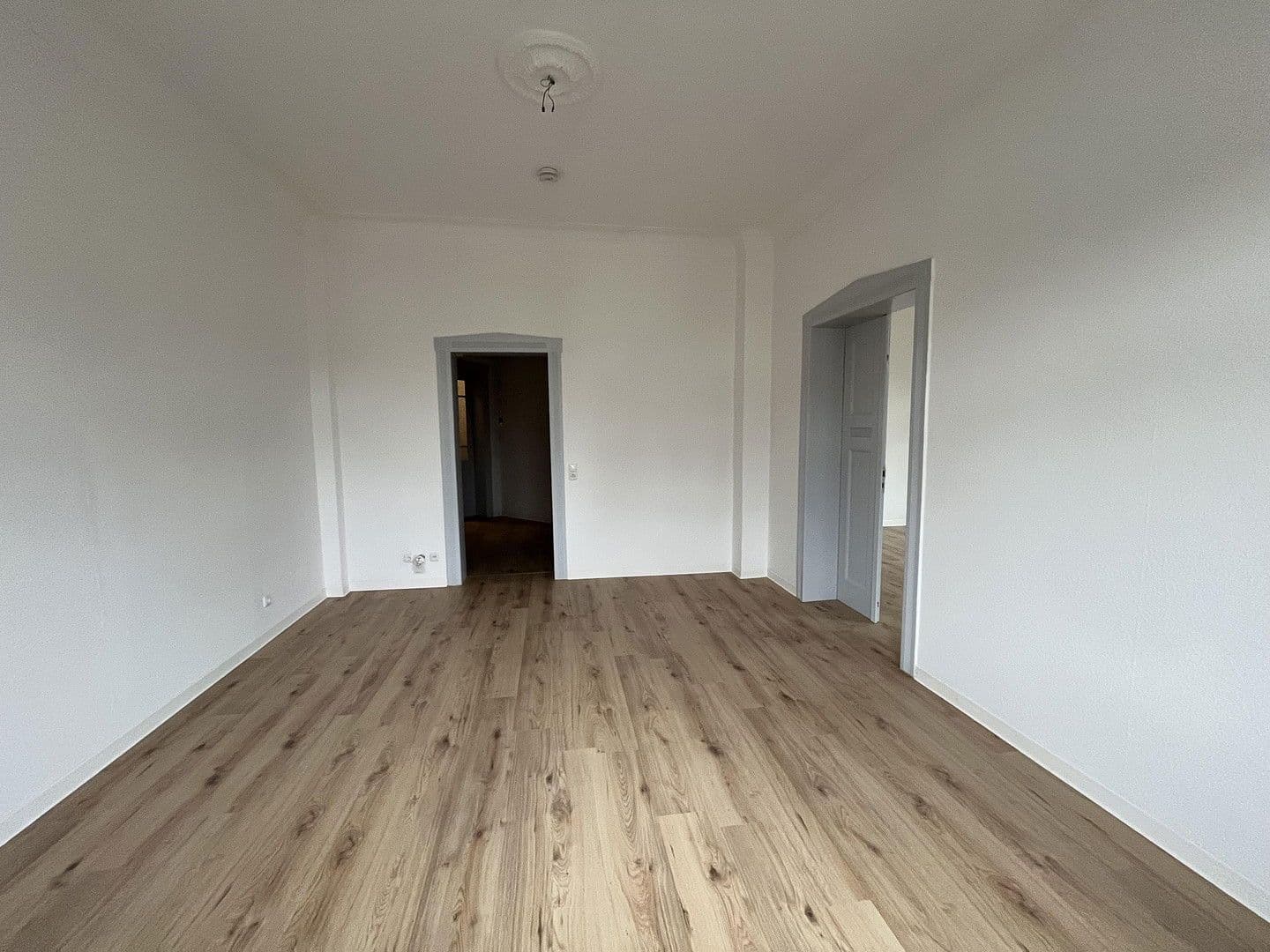 Prenájom bytu 4-izbový 133 m², Lassallestraße 9, Zwickau, Sasko Prenájom bytu 4-izbový 133 m², Lassallestraße 9, Zwickau, Sasko