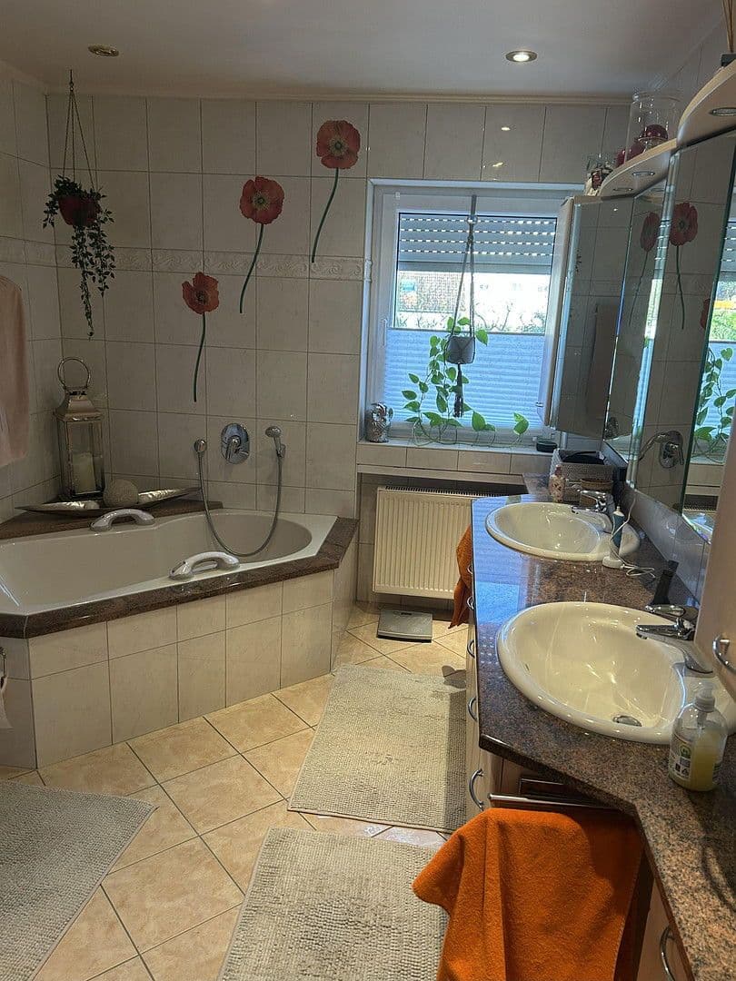 Predaj domu 272 m², pozemek 350 m², Waldaschaff, Bavorsko Predaj domu 272 m², pozemek 350 m², Waldaschaff, Bavorsko