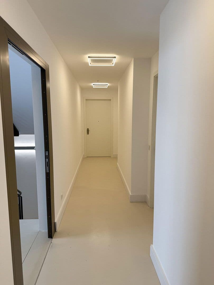 Predaj bytu 4-izbový 108 m², Hohenstaufenstr. 9, Berlin, Berlín Predaj bytu 4-izbový 108 m², Hohenstaufenstr. 9, Berlin, Berlín