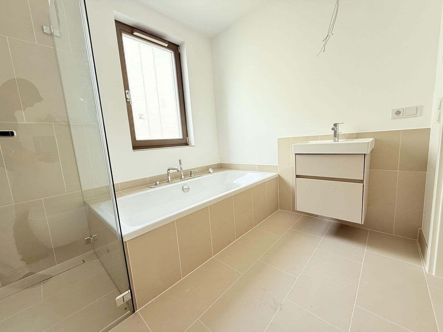 Predaj bytu 3-izbový 72 m², Hohenstaufenstr. 9, Berlin, Berlín Predaj bytu 3-izbový 72 m², Hohenstaufenstr. 9, Berlin, Berlín