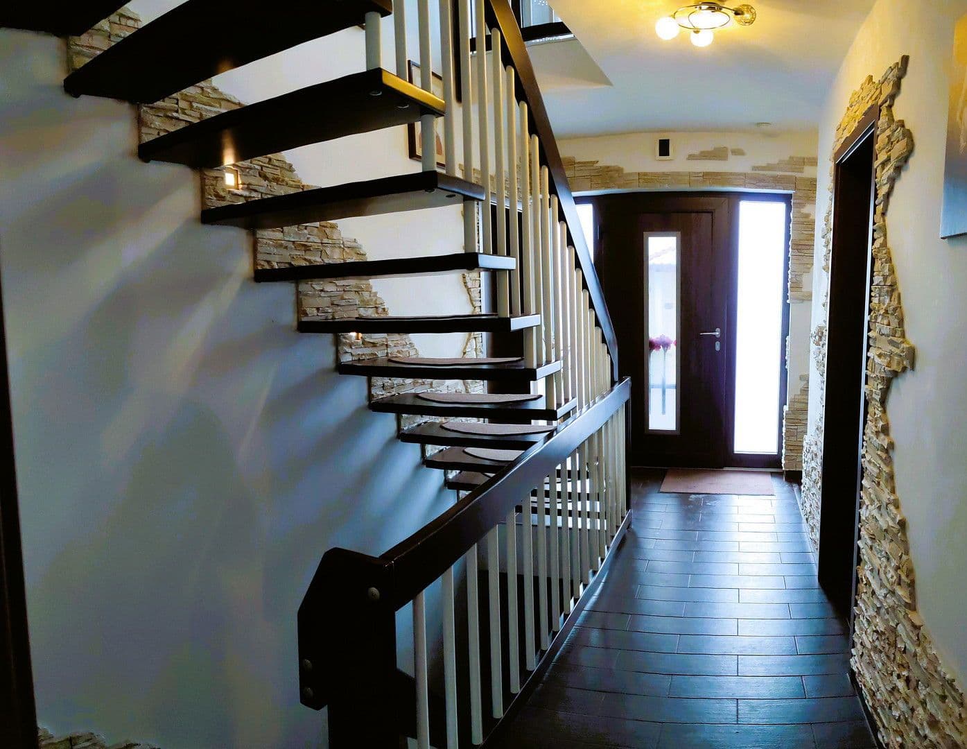 Prenájom domu 210 m², pozemek 670 m², Wilhermsdorf, Bavorsko Prenájom domu 210 m², pozemek 670 m², Wilhermsdorf, Bavorsko