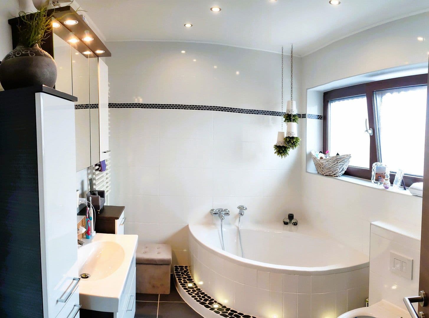 Prenájom domu 210 m², pozemek 670 m², Wilhermsdorf, Bavorsko Prenájom domu 210 m², pozemek 670 m², Wilhermsdorf, Bavorsko