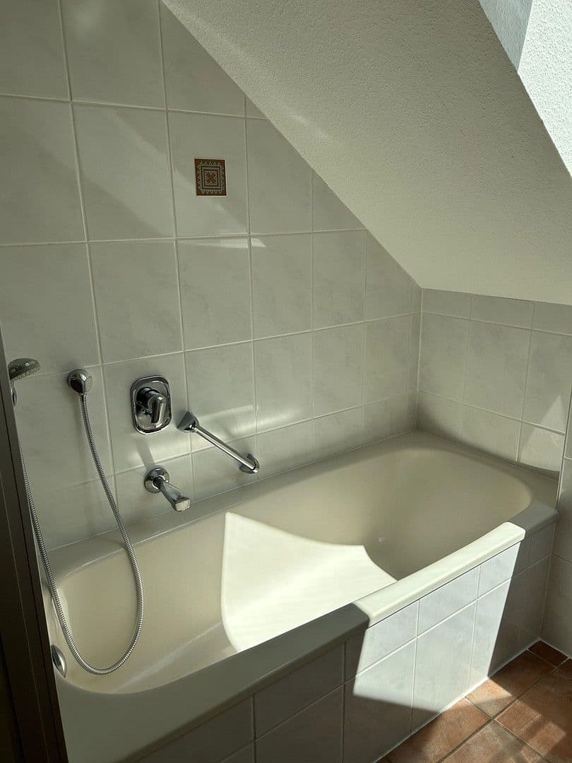 Prenájom bytu 2-izbový 70 m², Niedernhausen, Hesensko Prenájom bytu 2-izbový 70 m², Niedernhausen, Hesensko