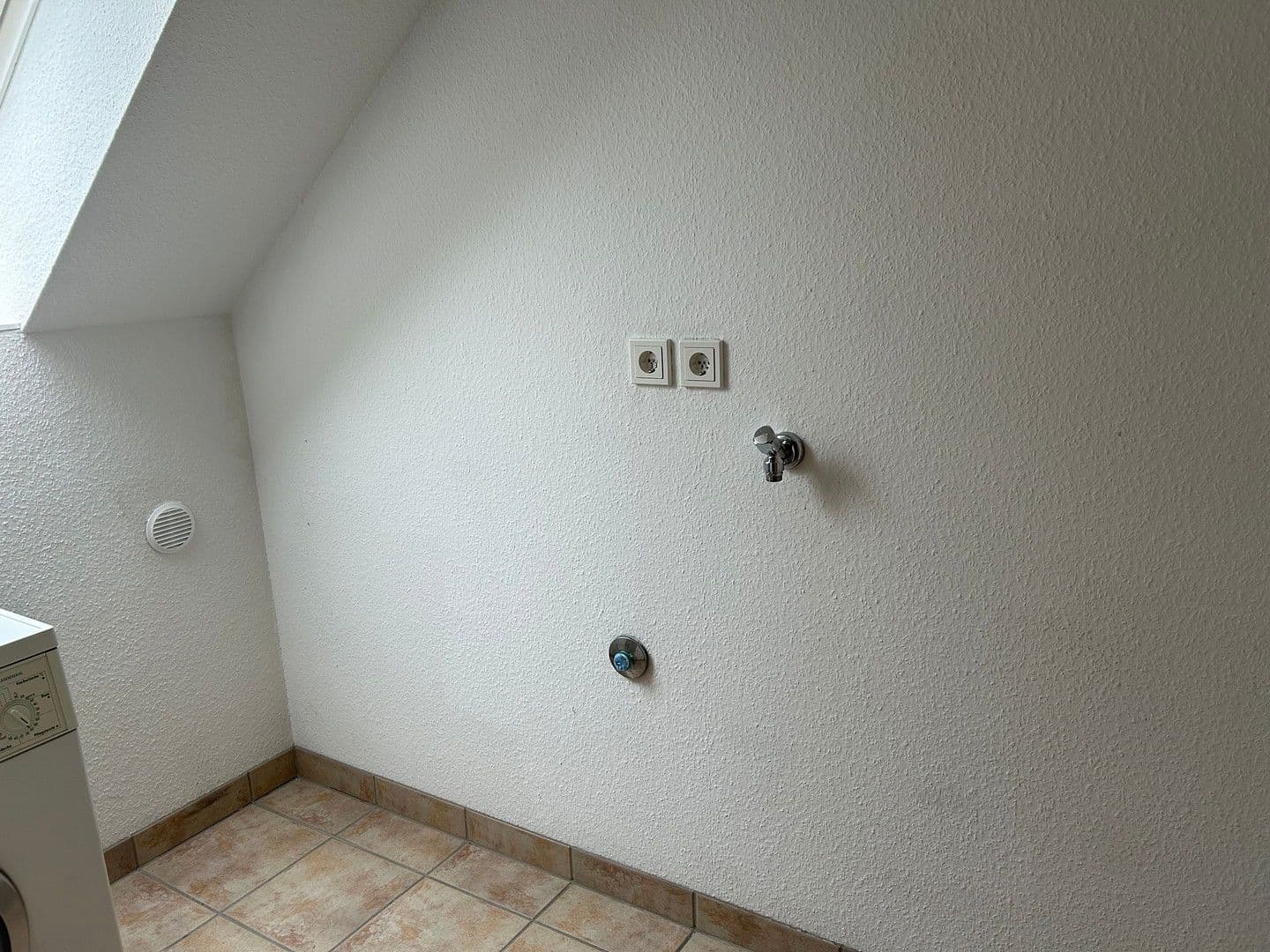 Prenájom bytu 2-izbový 70 m², Niedernhausen, Hesensko Prenájom bytu 2-izbový 70 m², Niedernhausen, Hesensko