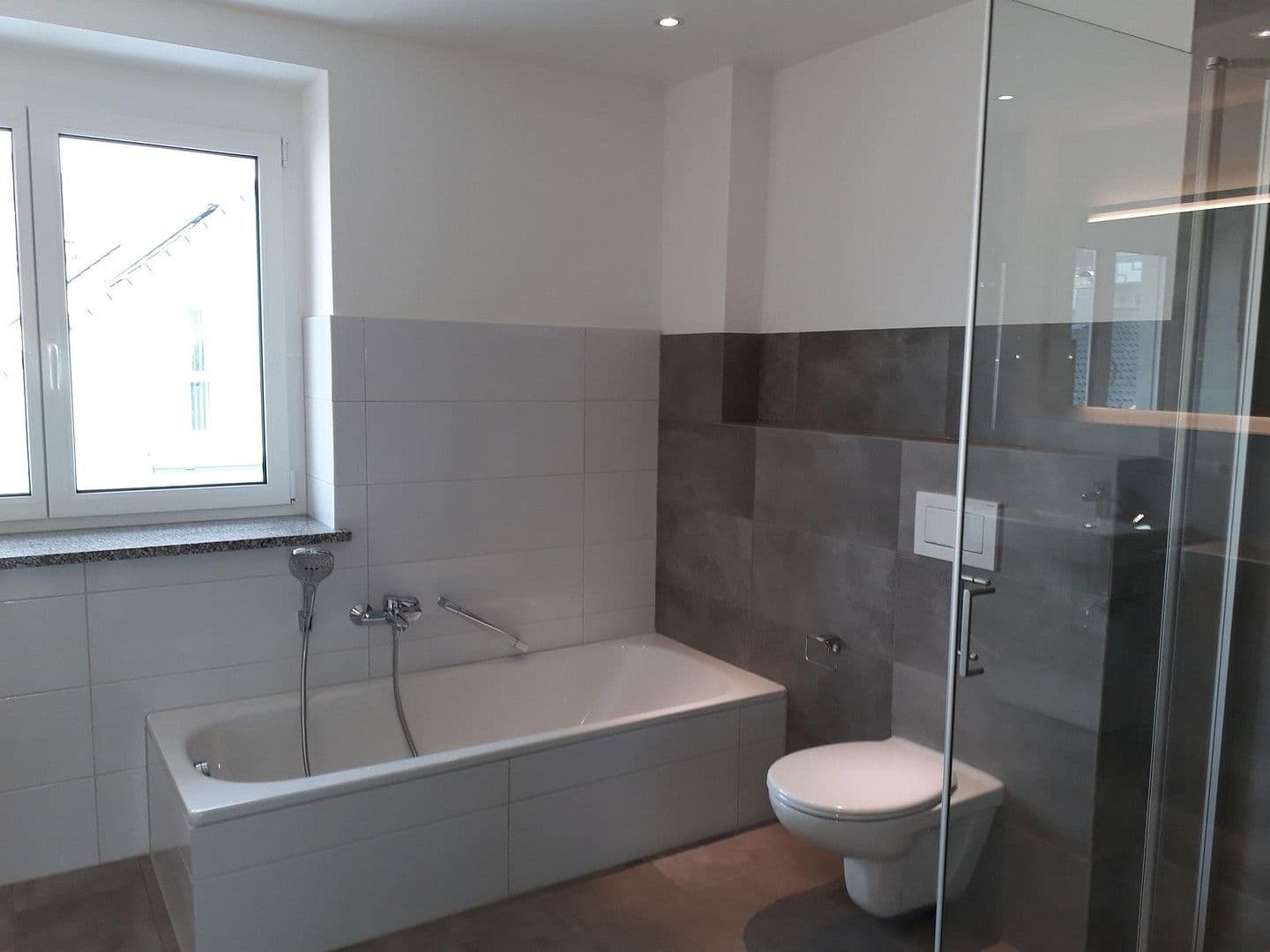 Prenájom bytu 3-izbový 116 m², Zimmermannstrasse 19, Laufenburg (Baden), Bádensko-Wurttembersko Prenájom bytu 3-izbový 116 m², Zimmermannstrasse 19, Laufenburg (Baden), Bádensko-Wurttembersko