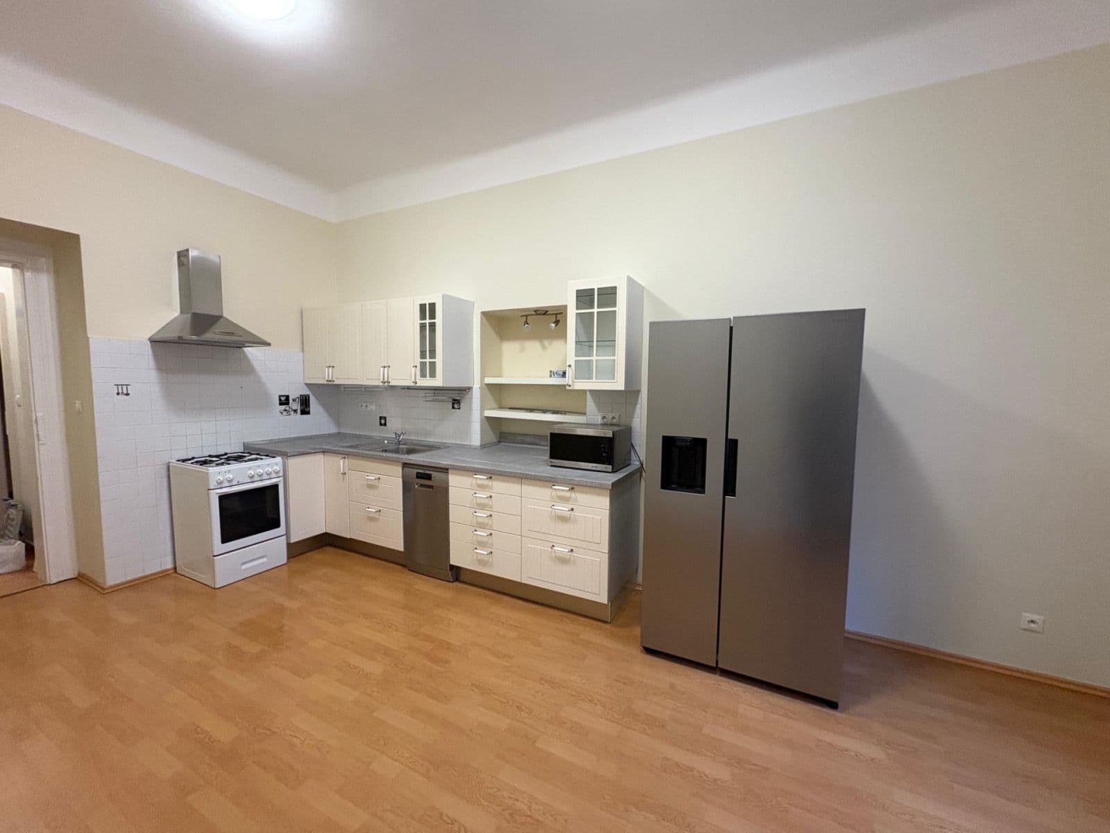 Prenájom bytu 2-izbový 80 m², Ruská, Praha, Praha Prenájom bytu 2-izbový 80 m², Ruská, Praha, Praha