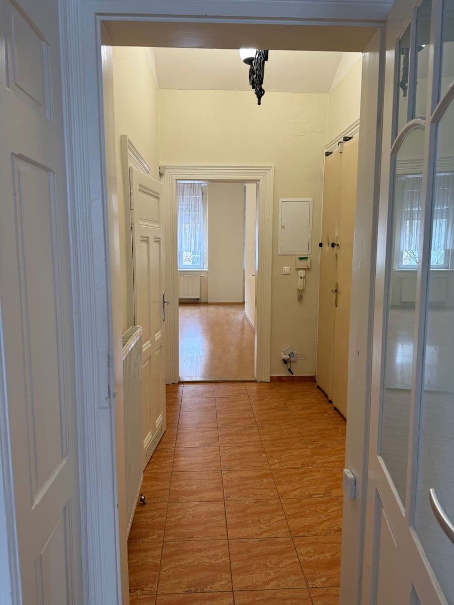 Prenájom bytu 2-izbový 80 m², Ruská, Praha, Praha Prenájom bytu 2-izbový 80 m², Ruská, Praha, Praha