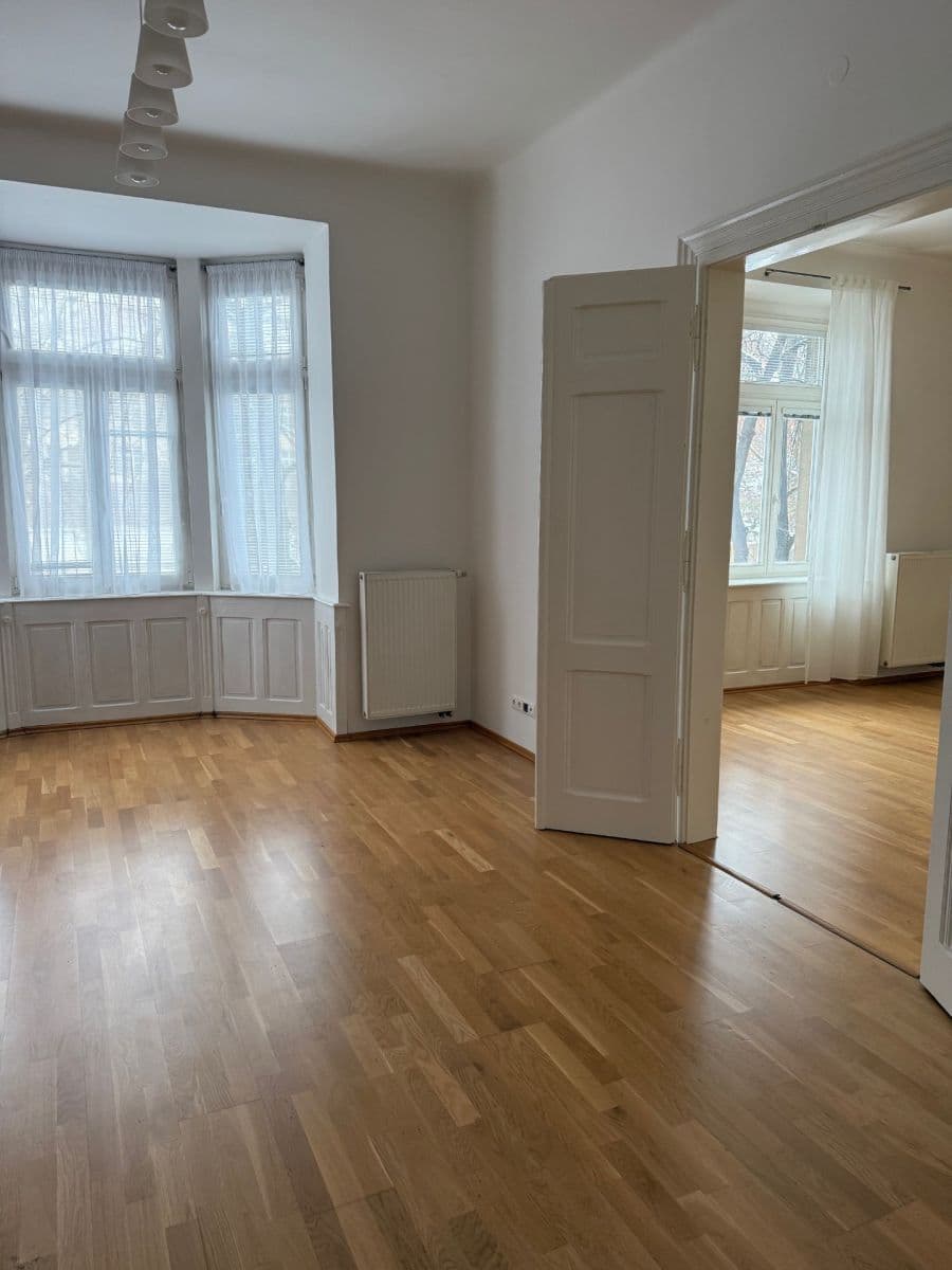 Prenájom bytu 2-izbový 80 m², Ruská, Praha, Praha Prenájom bytu 2-izbový 80 m², Ruská, Praha, Praha