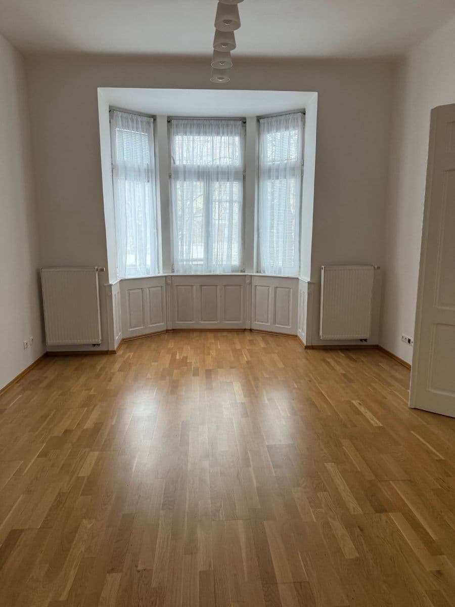 Prenájom bytu 2-izbový 80 m², Ruská, Praha, Praha Prenájom bytu 2-izbový 80 m², Ruská, Praha, Praha