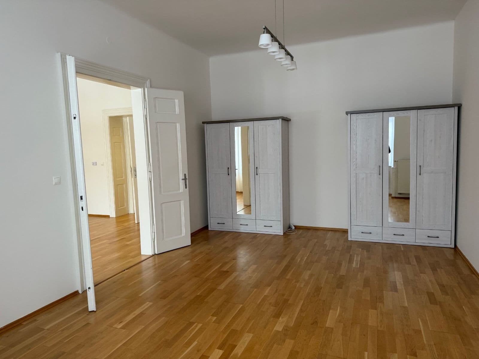 Prenájom bytu 2-izbový 80 m², Ruská, Praha, Praha Prenájom bytu 2-izbový 80 m², Ruská, Praha, Praha