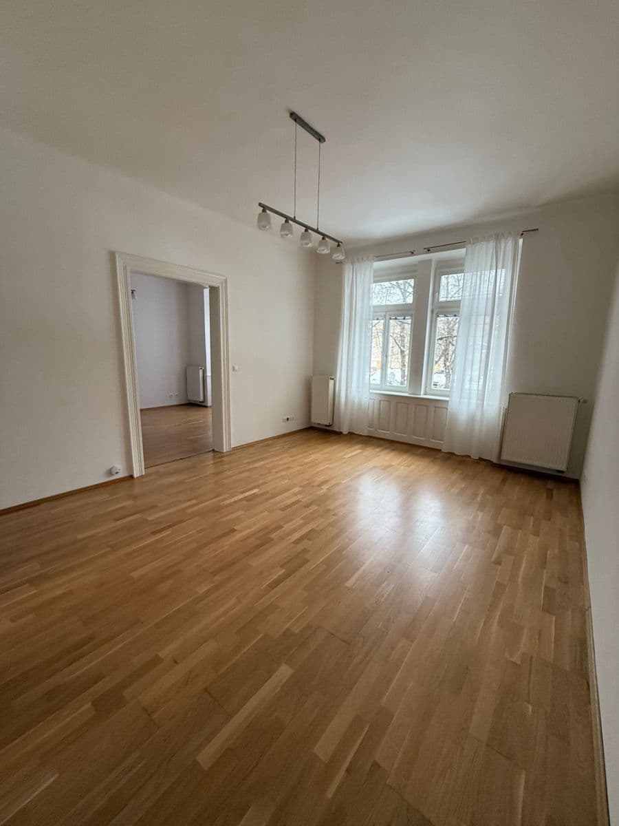 Prenájom bytu 2-izbový 80 m², Ruská, Praha, Praha Prenájom bytu 2-izbový 80 m², Ruská, Praha, Praha