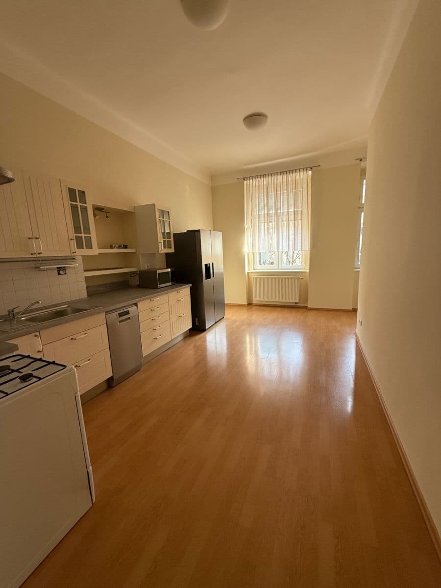 Prenájom bytu 2-izbový 80 m², Ruská, Praha, Praha Prenájom bytu 2-izbový 80 m², Ruská, Praha, Praha