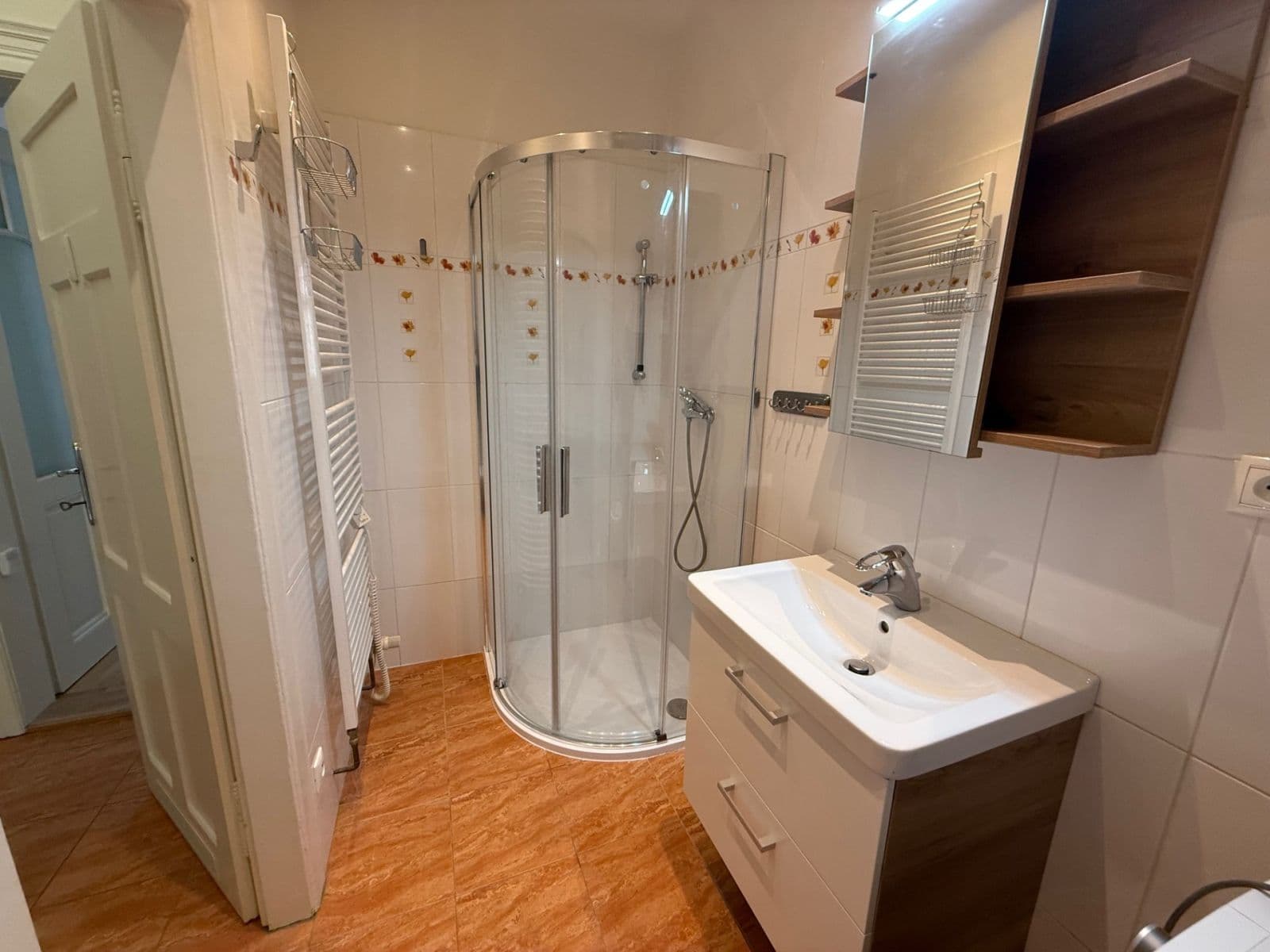 Prenájom bytu 2-izbový 80 m², Ruská, Praha, Praha Prenájom bytu 2-izbový 80 m², Ruská, Praha, Praha