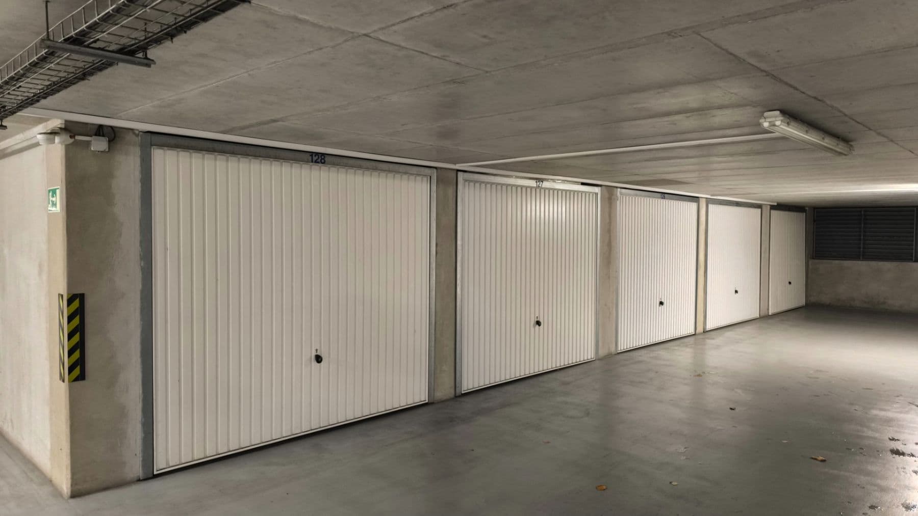 Prenájom garáže 16 m², Archeologická, Praha, Praha Prenájom garáže 16 m², Archeologická, Praha, Praha