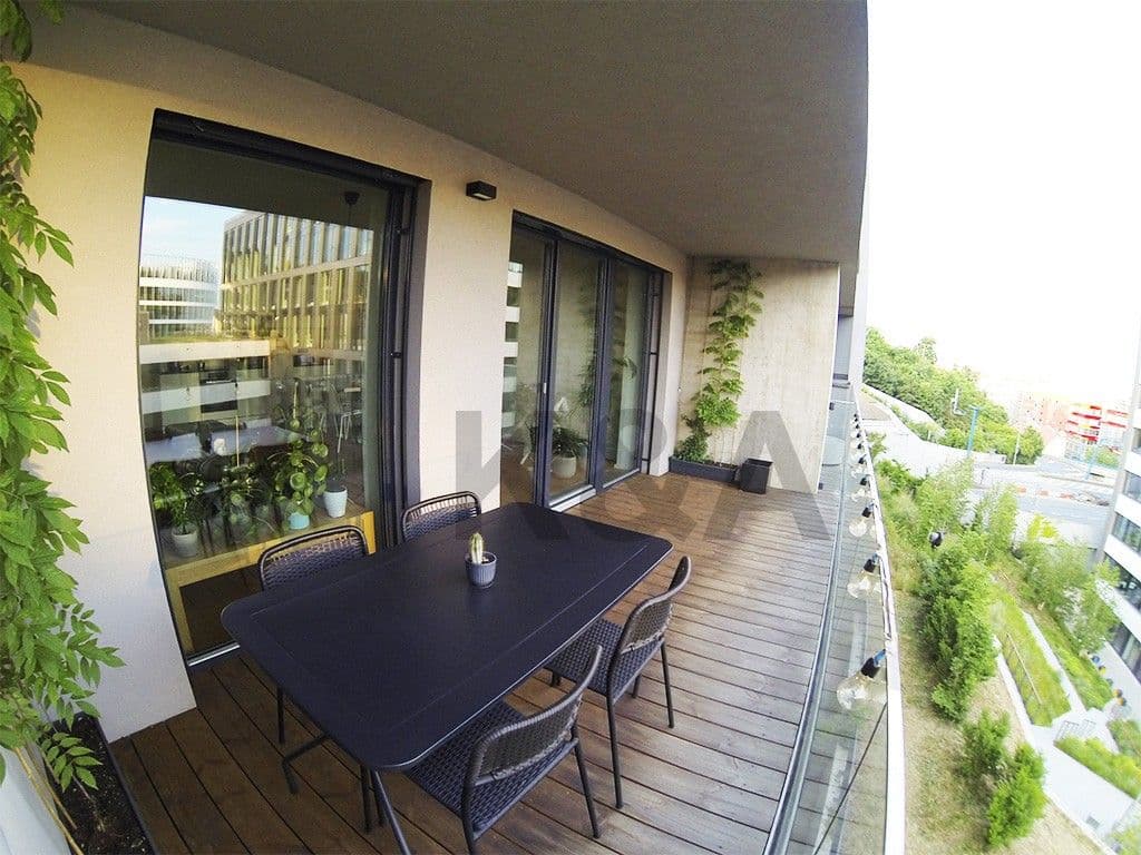 Prenájom bytu 3-izbový 92 m², Grafická, Praha, Praha Prenájom bytu 3-izbový 92 m², Grafická, Praha, Praha