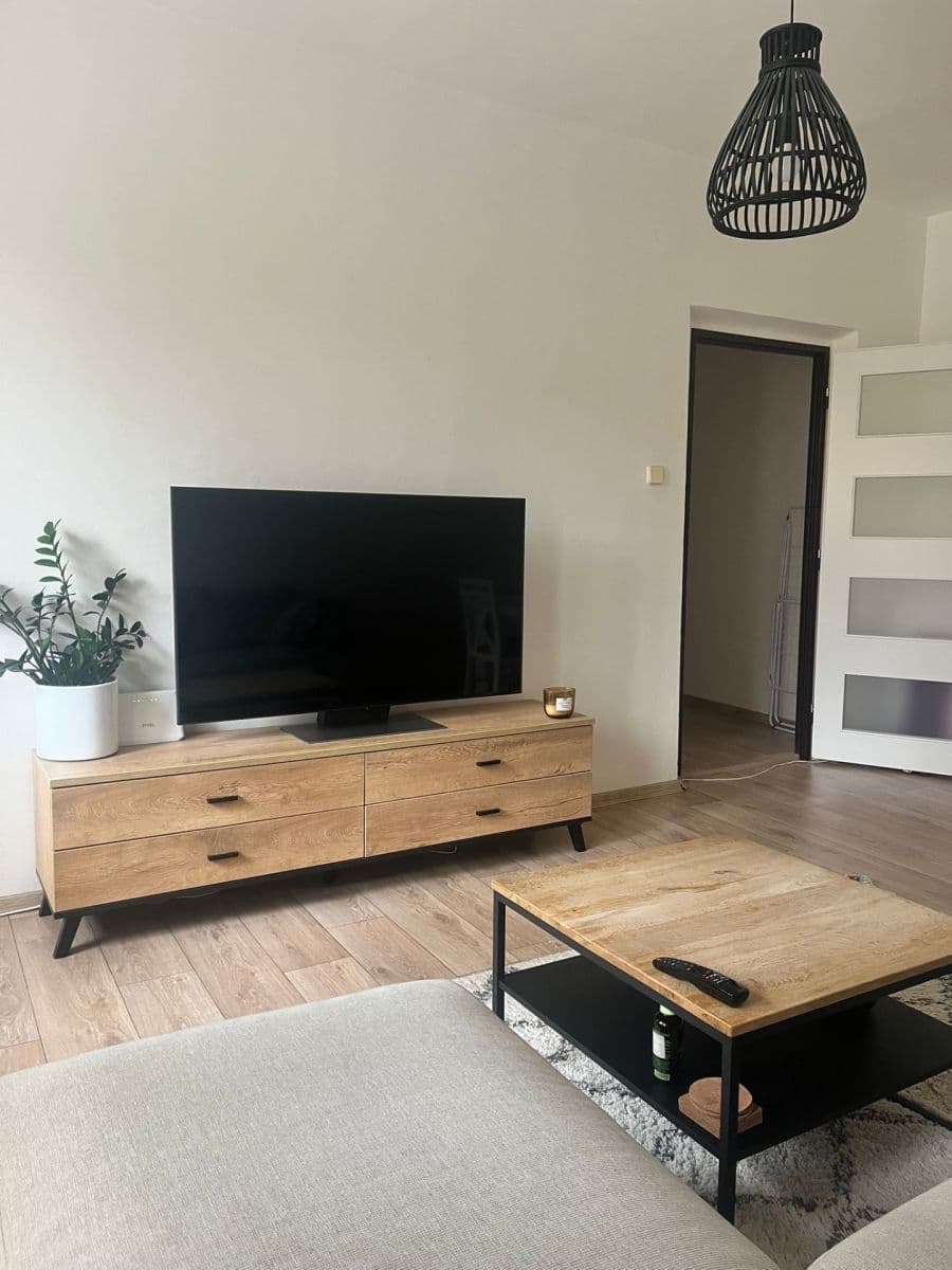 Prenájom bytu 2-izbový 57 m², Bratří Čapků, Valašské Meziříčí, Zlínský kraj Prenájom bytu 2-izbový 57 m², Bratří Čapků, Valašské Meziříčí, Zlínský kraj