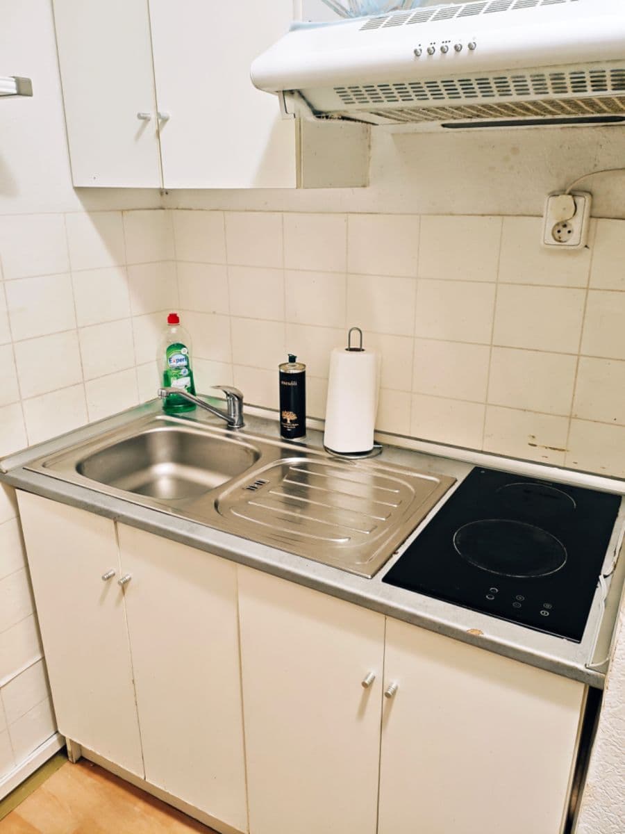 Prenájom bytu 2-izbový 40 m², Makovského, Praha, Praha Prenájom bytu 2-izbový 40 m², Makovského, Praha, Praha