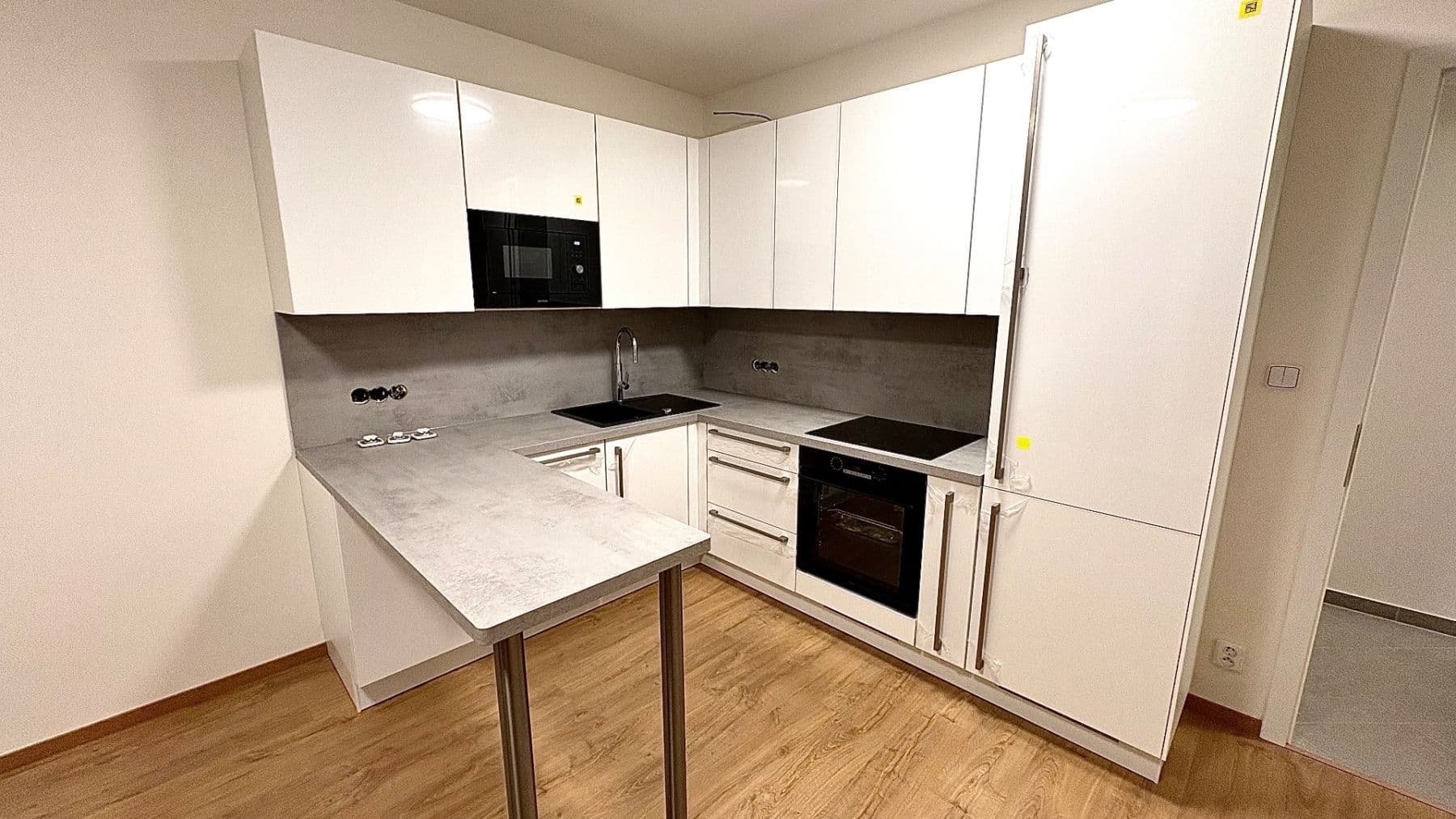 Prenájom bytu 2-izbový 45 m², Čakovická, Praha, Praha Prenájom bytu 2-izbový 45 m², Čakovická, Praha, Praha