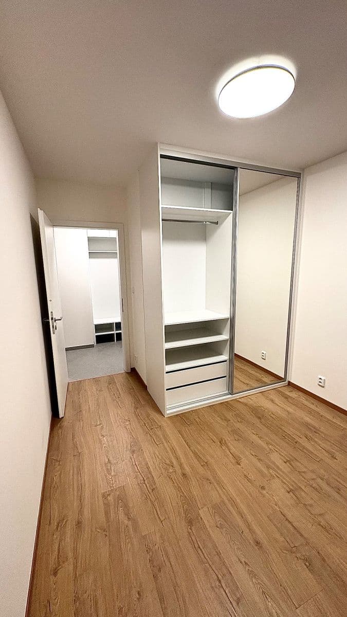 Prenájom bytu 2-izbový 45 m², Čakovická, Praha, Praha Prenájom bytu 2-izbový 45 m², Čakovická, Praha, Praha
