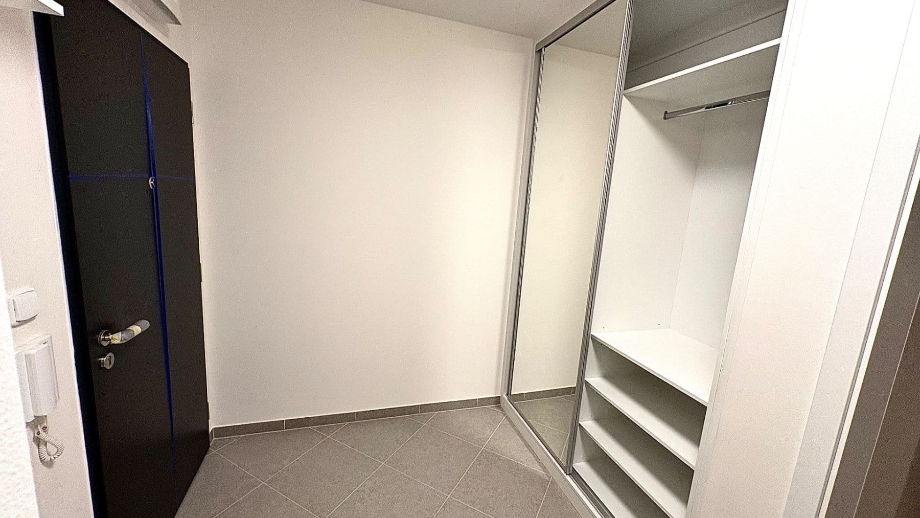 Prenájom bytu 2-izbový 45 m², Čakovická, Praha, Praha Prenájom bytu 2-izbový 45 m², Čakovická, Praha, Praha