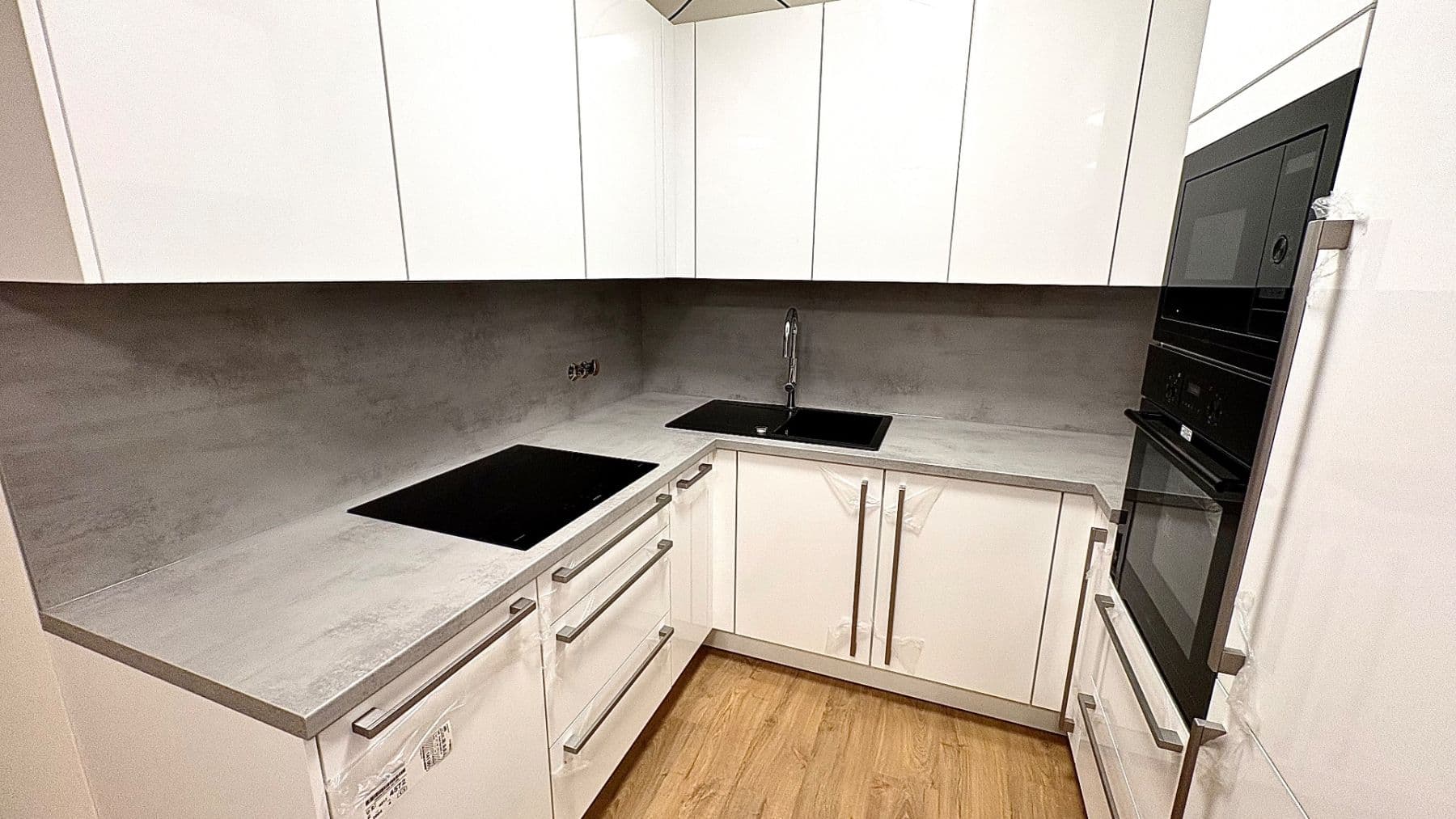 Prenájom bytu 2-izbový 55 m², Čakovická, Praha, Praha Prenájom bytu 2-izbový 55 m², Čakovická, Praha, Praha