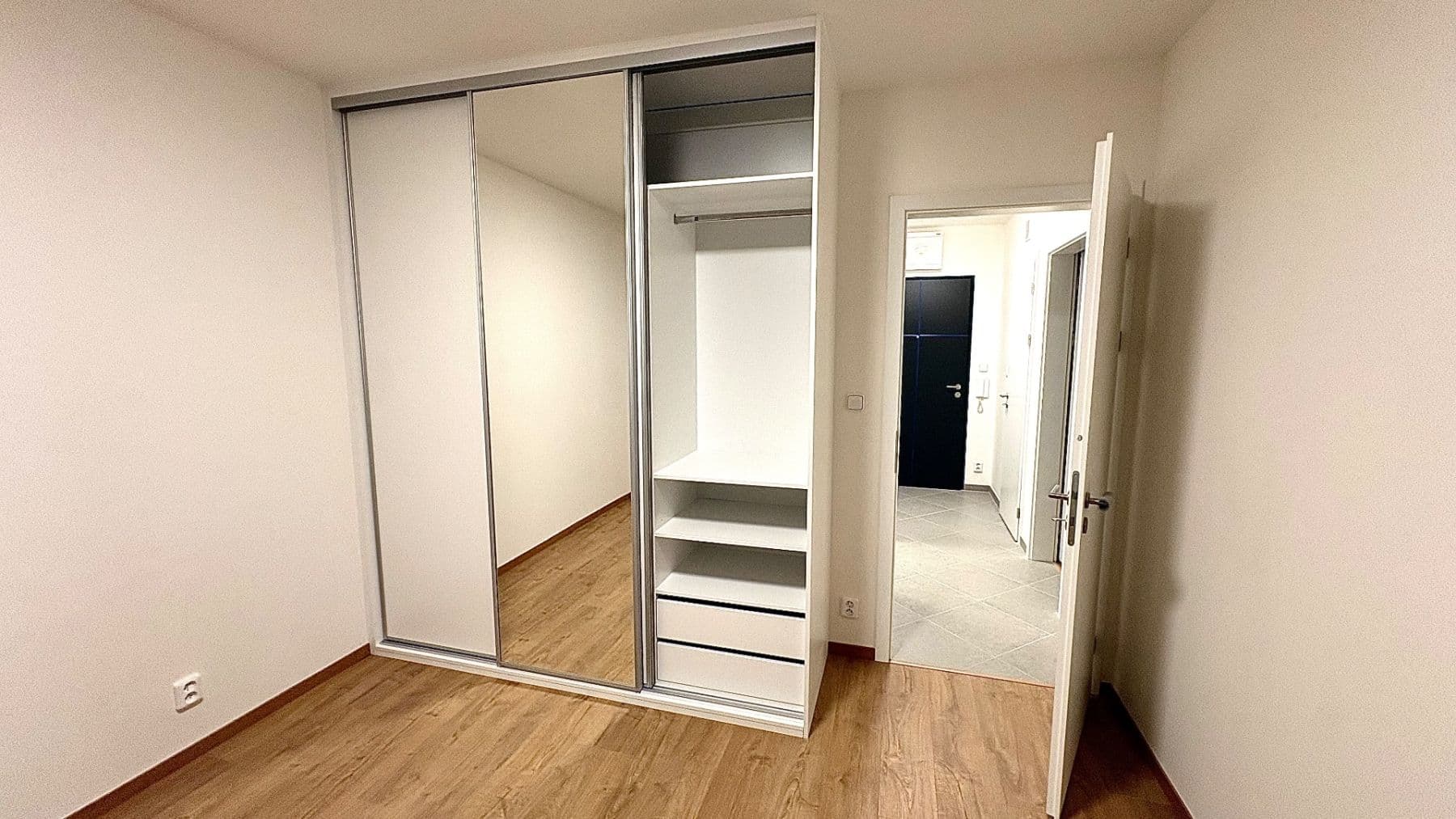 Prenájom bytu 2-izbový 55 m², Čakovická, Praha, Praha Prenájom bytu 2-izbový 55 m², Čakovická, Praha, Praha