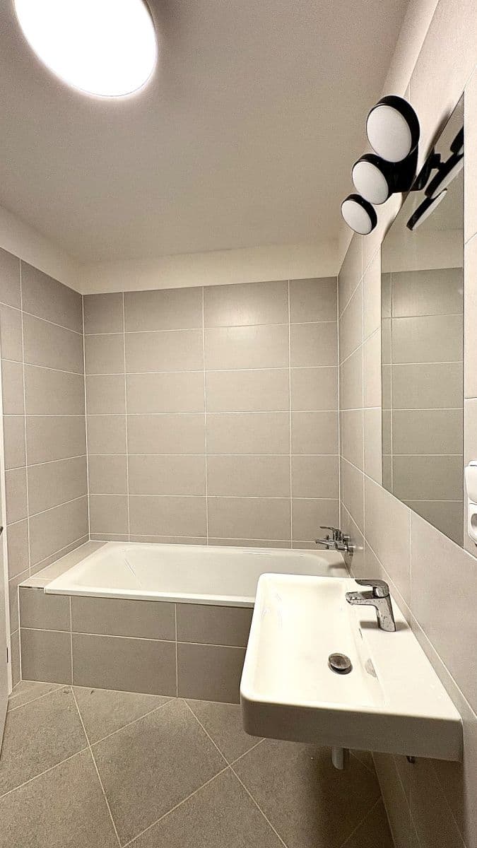 Prenájom bytu 2-izbový 55 m², Čakovická, Praha, Praha Prenájom bytu 2-izbový 55 m², Čakovická, Praha, Praha