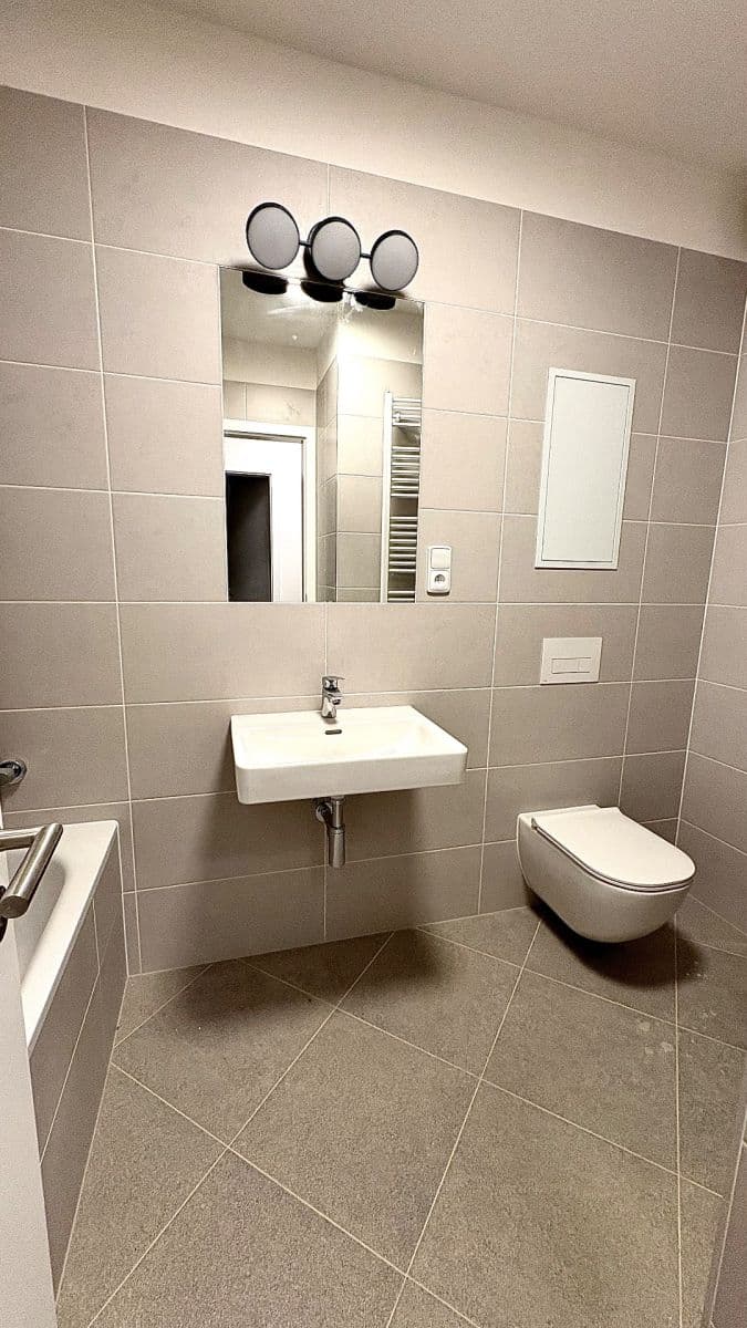 Prenájom bytu 2-izbový 55 m², Čakovická, Praha, Praha Prenájom bytu 2-izbový 55 m², Čakovická, Praha, Praha