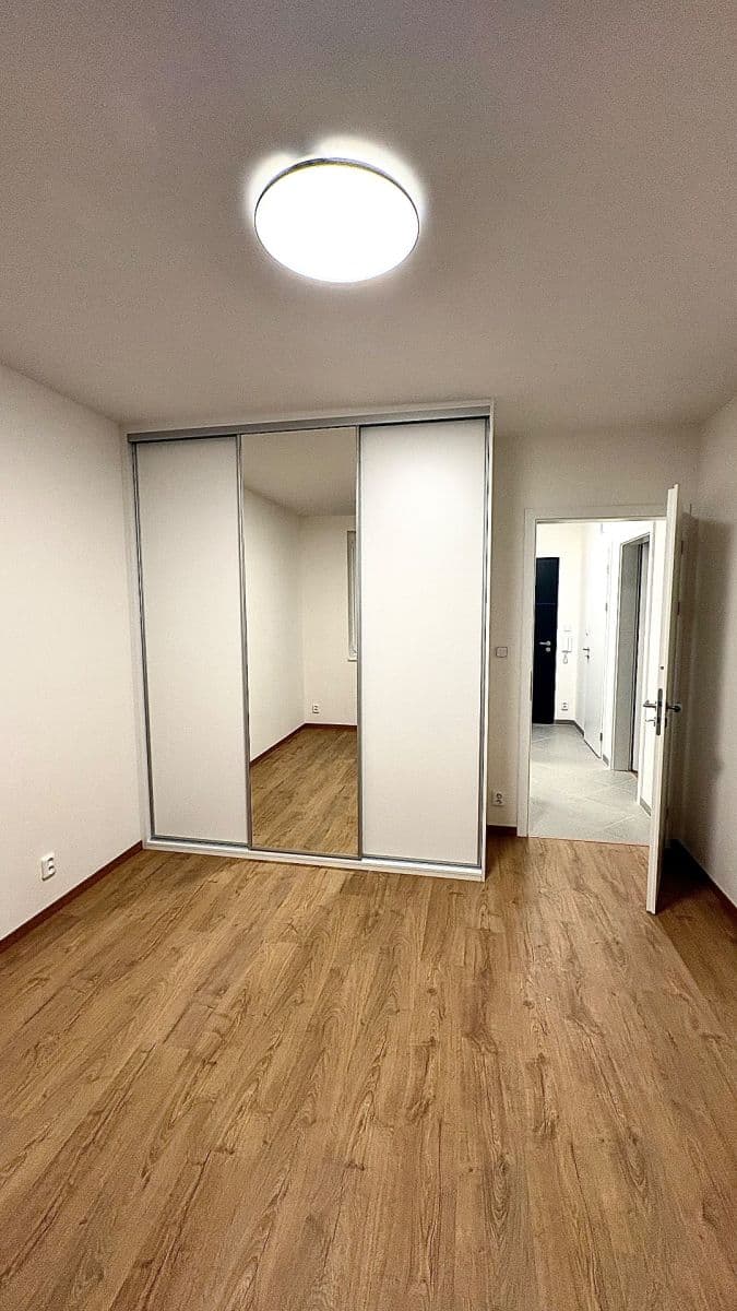 Prenájom bytu 2-izbový 55 m², Čakovická, Praha, Praha Prenájom bytu 2-izbový 55 m², Čakovická, Praha, Praha
