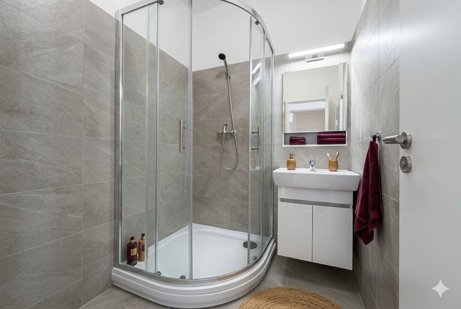 Prenájom bytu 2-izbový 54 m², Jurkovičova, Karviná, Moravskoslezský kraj Prenájom bytu 2-izbový 54 m², Jurkovičova, Karviná, Moravskoslezský kraj