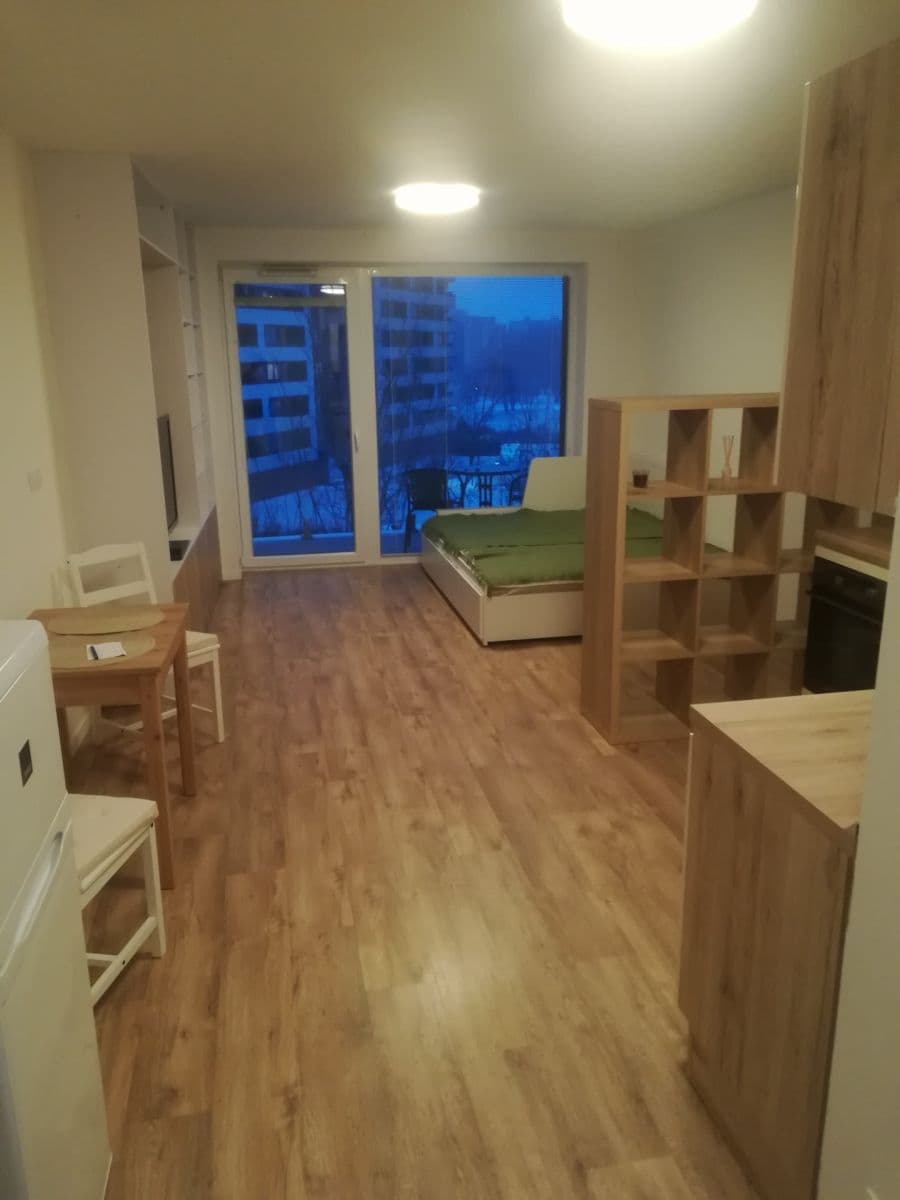 Prenájom bytu 1-izbový 38 m², Lužná, Petržalka, Bratislavský kraj Prenájom bytu 1-izbový 38 m², Lužná, Petržalka, Bratislavský kraj