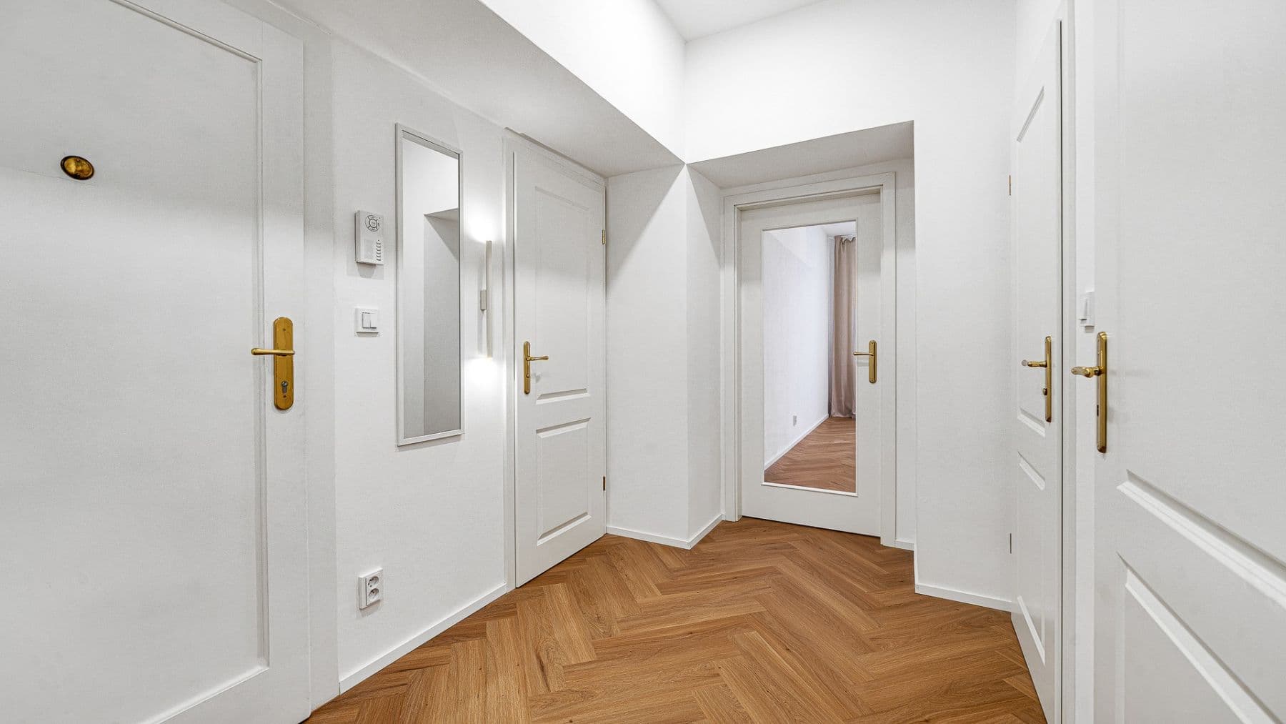 Predaj bytu 3-izbový 70 m², Argentinská, Praha, Praha Predaj bytu 3-izbový 70 m², Argentinská, Praha, Praha