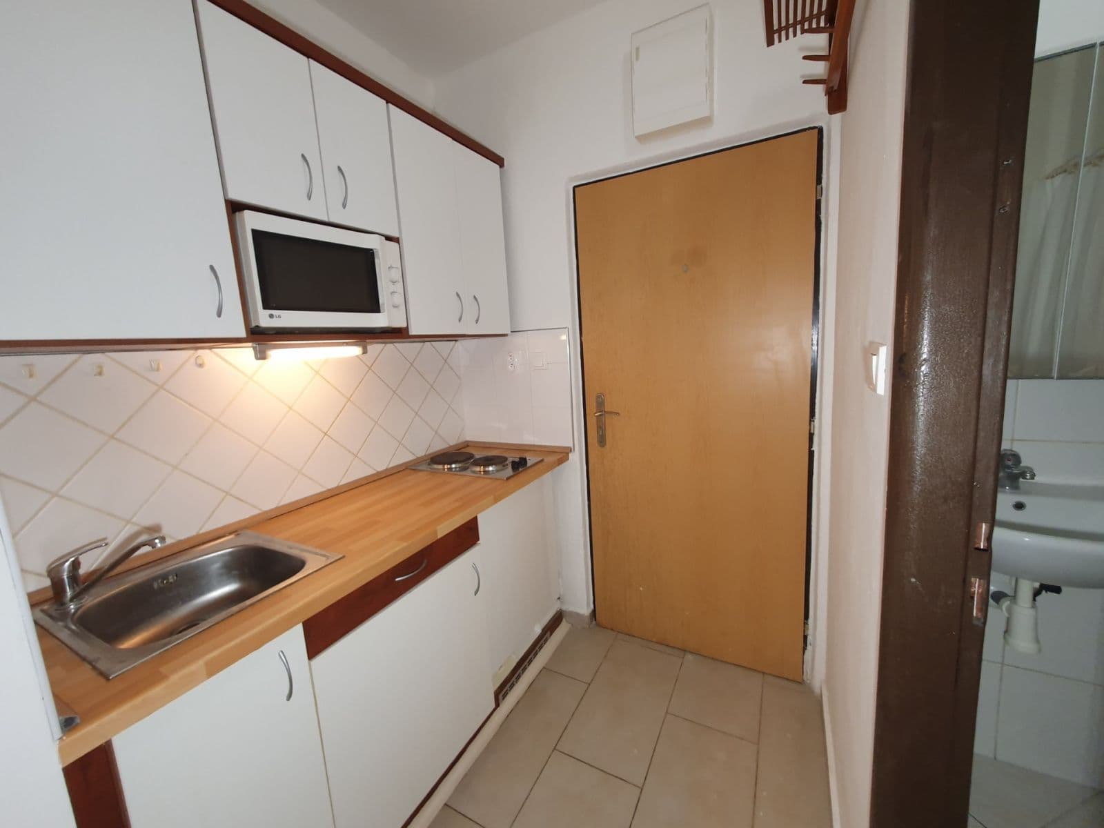 Prenájom bytu 1-izbový 20 m², Jedovnická, Brno, Jihomoravský kraj Prenájom bytu 1-izbový 20 m², Jedovnická, Brno, Jihomoravský kraj