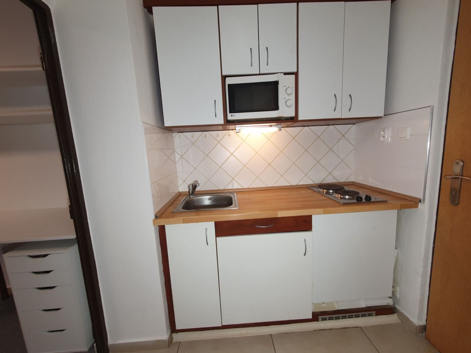 Prenájom bytu 1-izbový 20 m², Jedovnická, Brno, Jihomoravský kraj Prenájom bytu 1-izbový 20 m², Jedovnická, Brno, Jihomoravský kraj