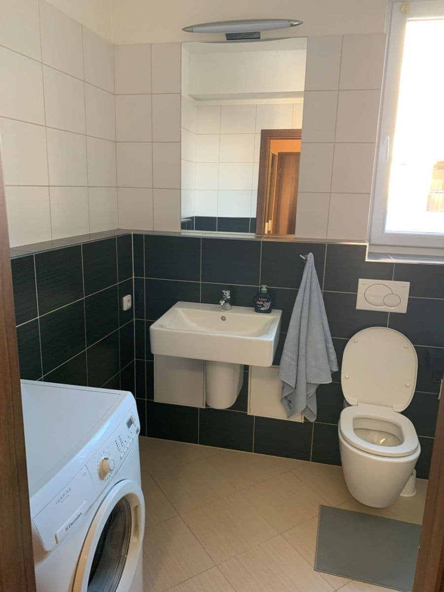 Prenájom bytu 2-izbový 55 m², Makedonská, Praha, Praha Prenájom bytu 2-izbový 55 m², Makedonská, Praha, Praha